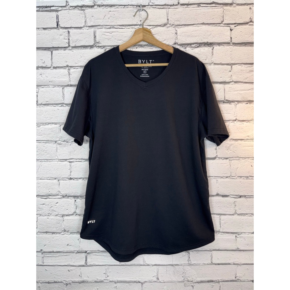 Men's BYLT Black Short Sleeve V-Neck Tee Drop Cut Curved Hem size XL Premium